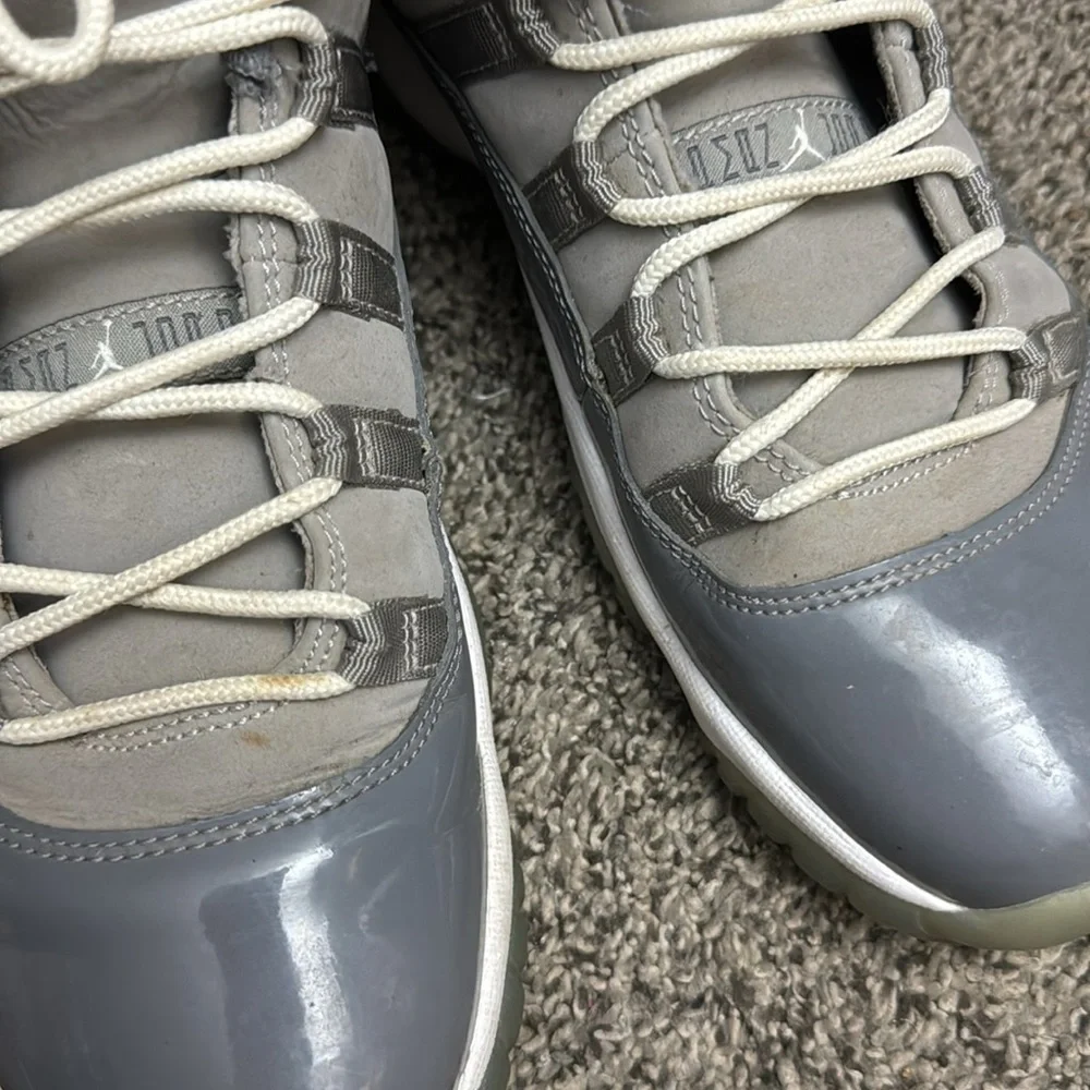 Gray Jordan retro 11 low size 7